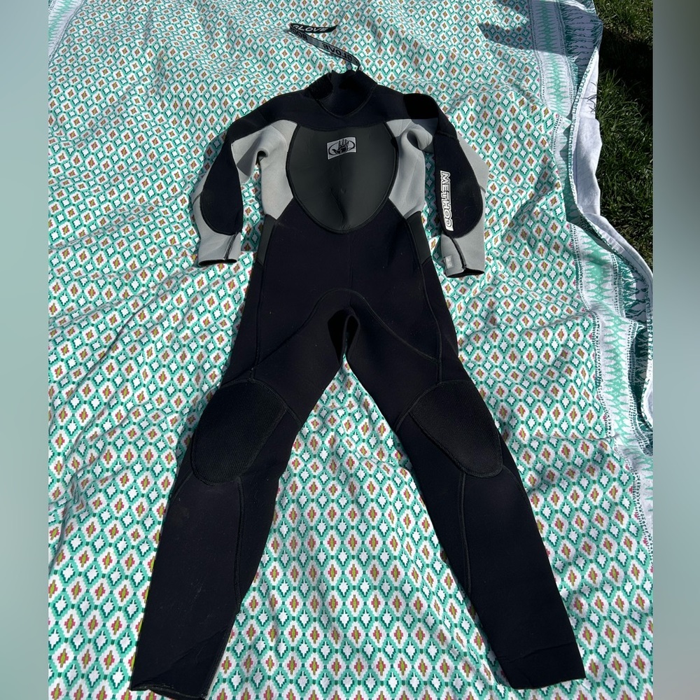 Kids size 10 Body Glove full wetsuit 3.2